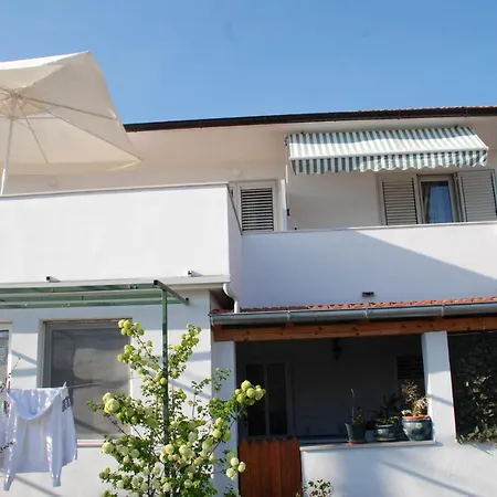 Pensión And With Parking Space Hvar - 13161 3*