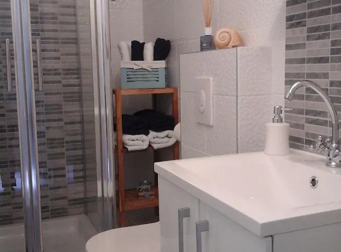 Guest house And With Parking Space Hvar - 13161 3*